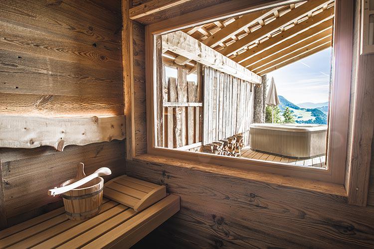 private Sauna mit Panorama-Sichtfenster