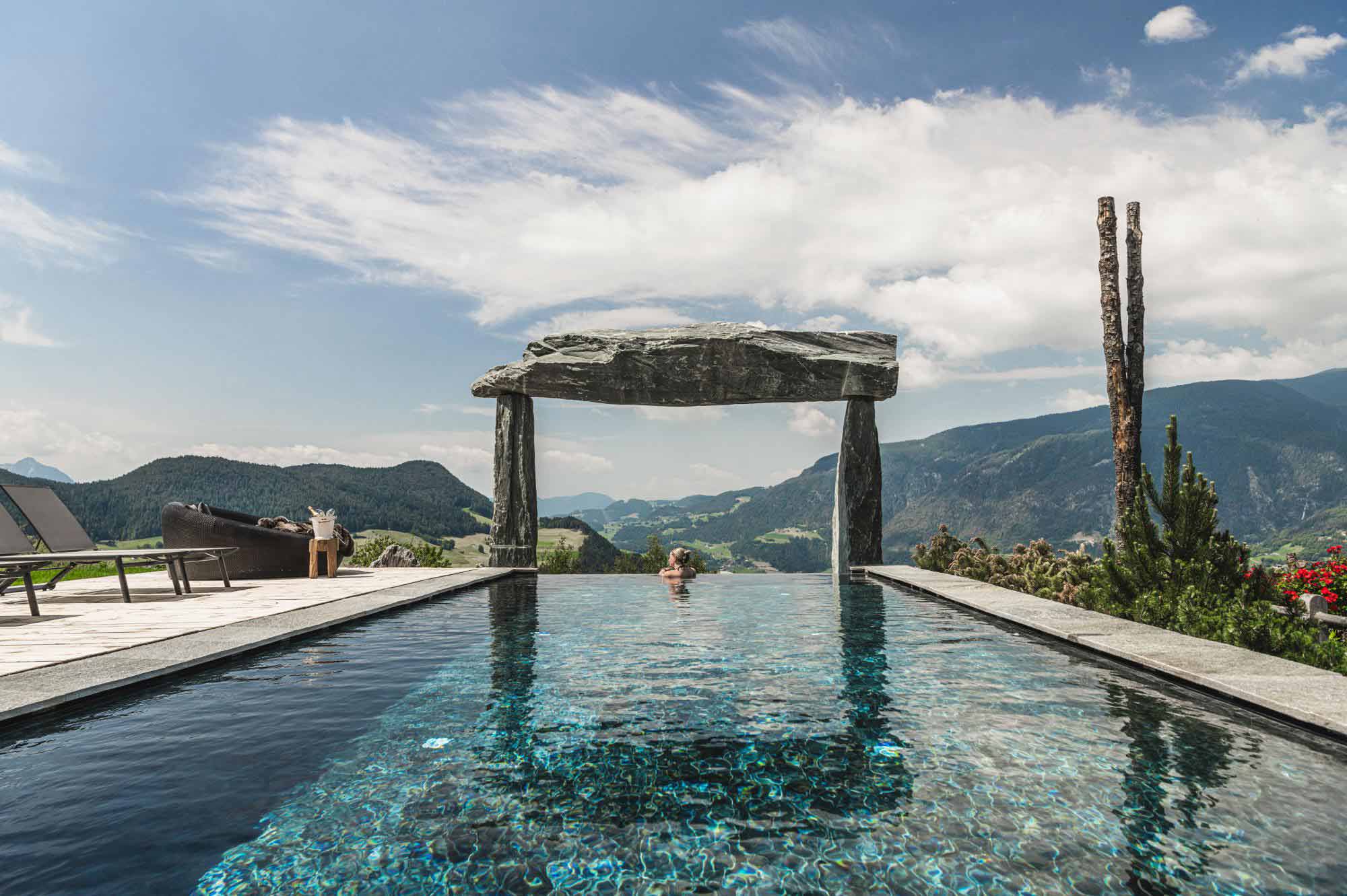 Outdoor-Infinity-Pool - Chalet with pool South Tyrol
