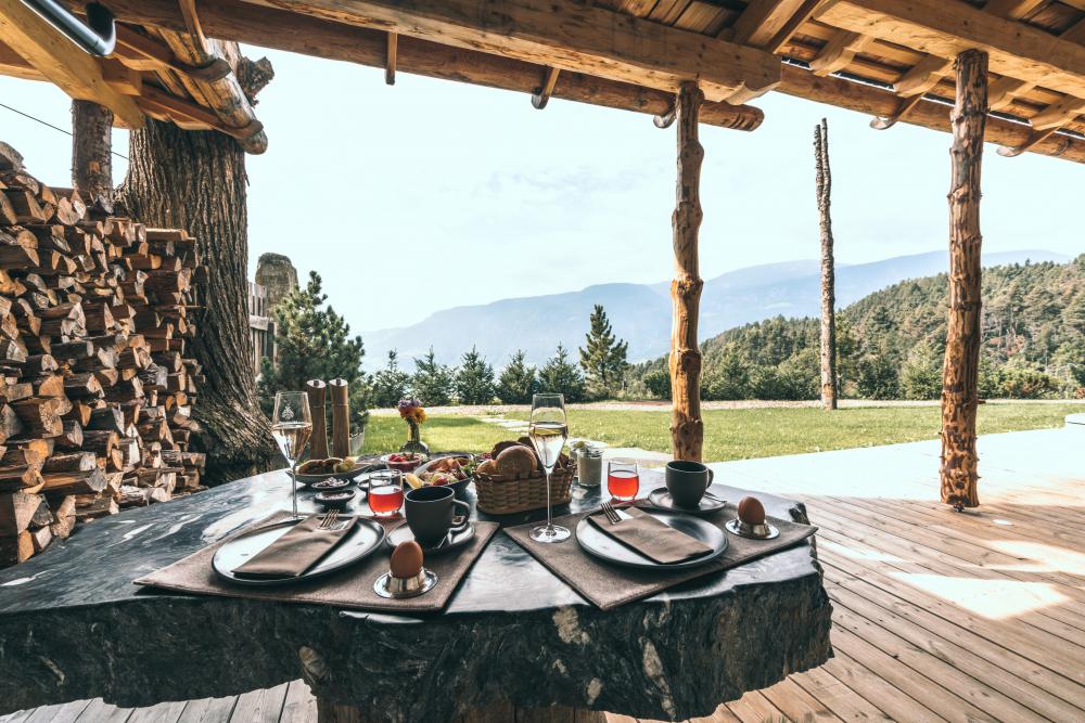 Outdoor breakfast by the chalet