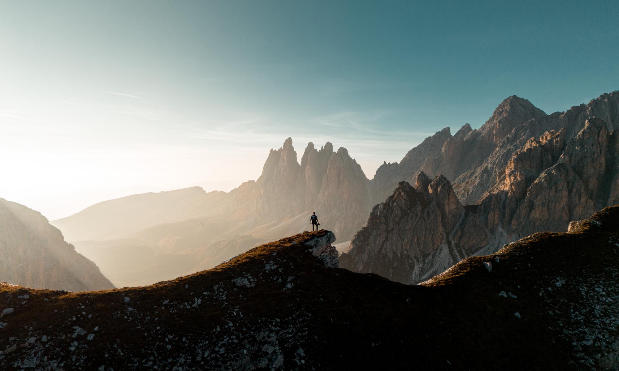 Uomo nelle Dolomiti